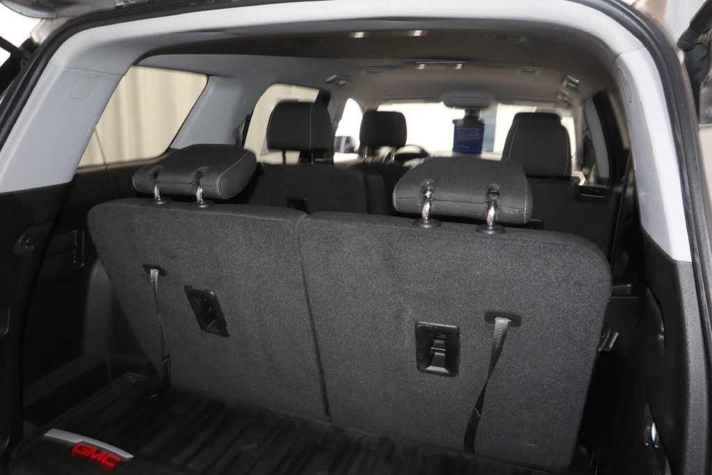 Used 2023 GMC Acadia SLE FWD image 15