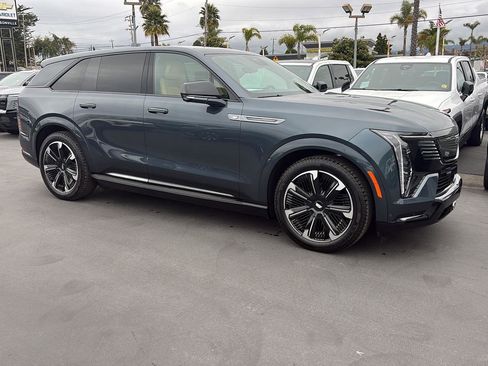 Used 2025 Cadillac Escalade IQ Sport 2 AWD/4WD image 2