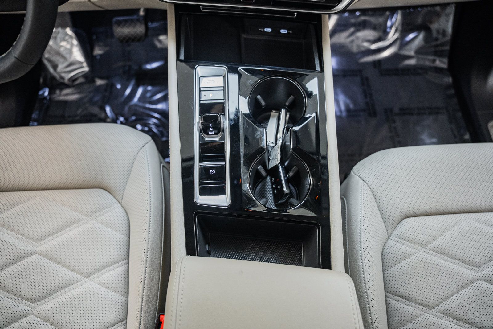Used 2024 Volkswagen Atlas SE w/ Black Wheel Package AWD/4WD image 29