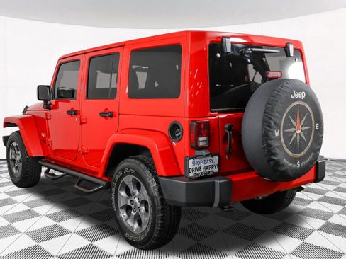 Used 2017 Jeep Wrangler Unlimited Sahara w/ Connectivity Group AWD/4WD image 17