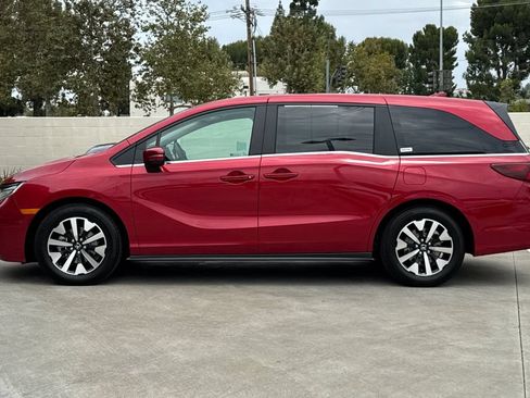 Certified 2025 Honda Odyssey EX-L image 10