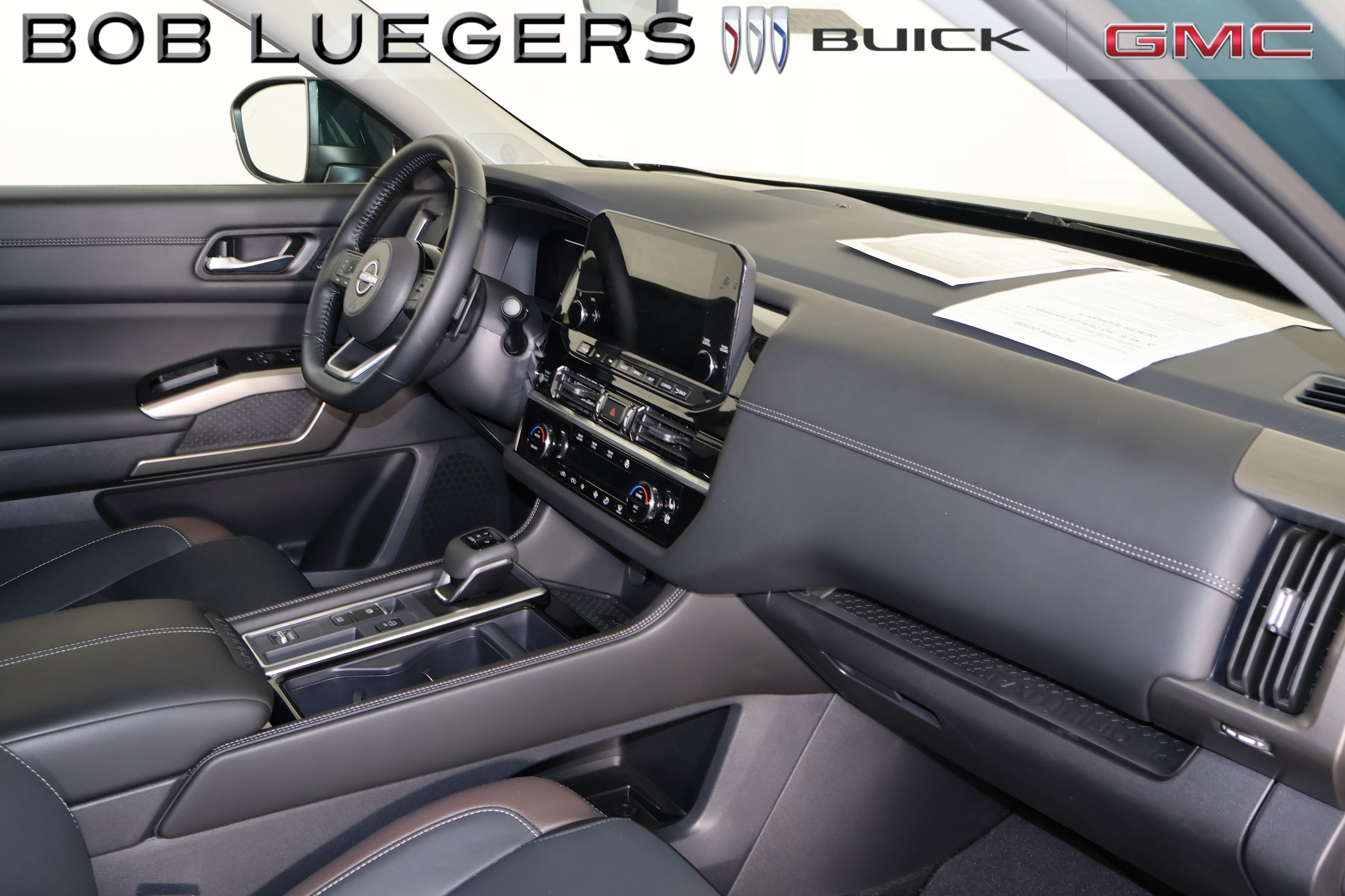Used 2025 Nissan Pathfinder Platinum FWD image 21