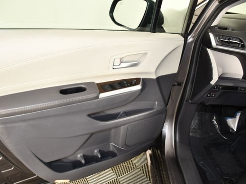 Used 2024 Toyota Sienna XLE image 35