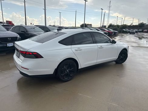 Used 2025 Honda Accord SE image 10