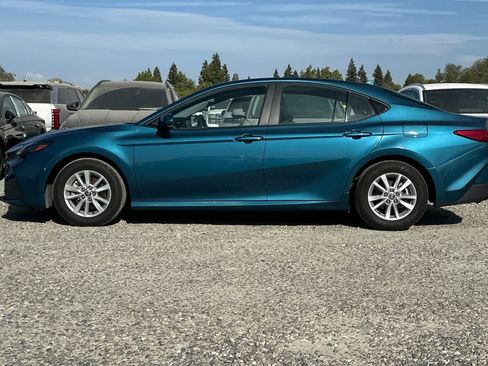 Used 2025 Toyota Camry LE FWD image 6