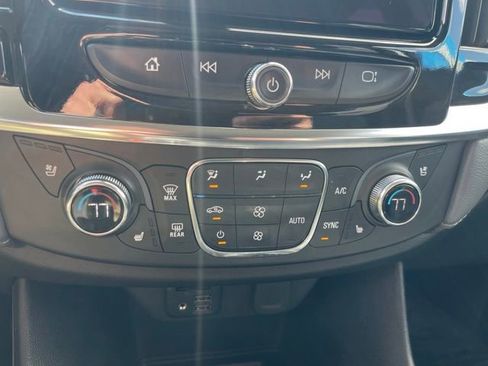 Used 2021 Chevrolet Traverse Premier FWD image 28