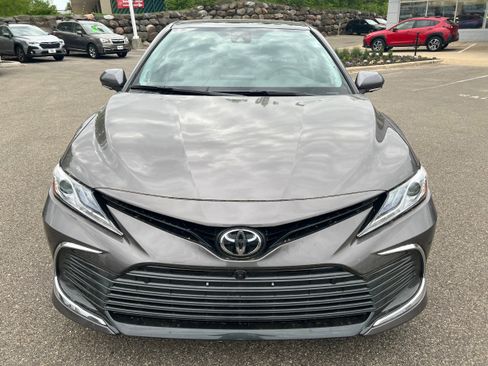 Used 2023 Toyota Camry XLE image 2