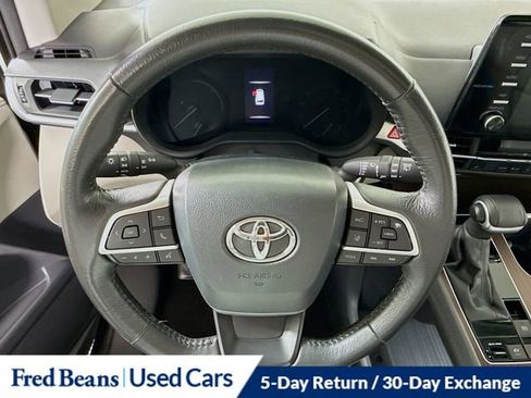 Used 2024 Toyota Sienna XLE image 12