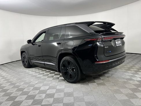 Used 2024 Jeep Wagoneer Launch Edition image 9