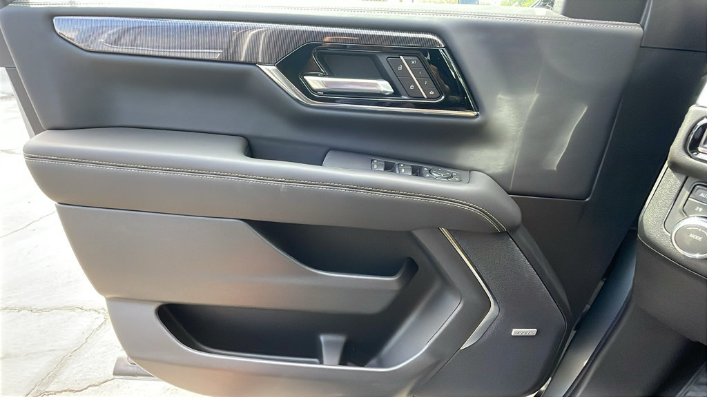 New 2026 GMC Yukon Elevation w/ Elevation Premium Package AWD/4WD image 30