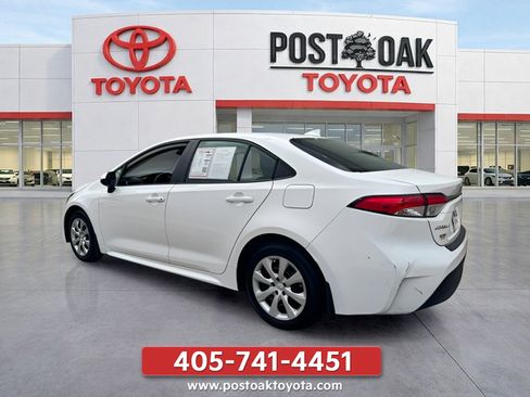 Used 2025 Toyota Corolla LE FWD image 3