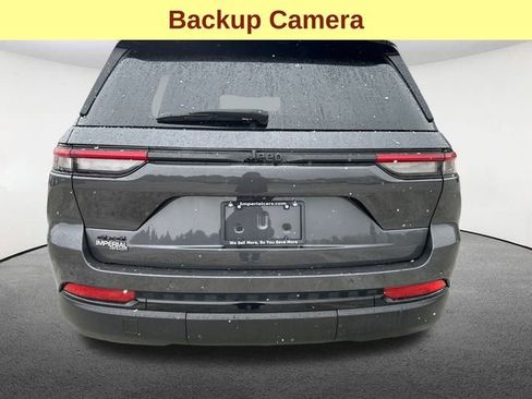 Used 2023 Jeep Grand Cherokee Altitude image 12