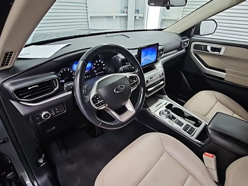 Used 2022 Ford Explorer XLT w/ Equipment Group 202A image 12