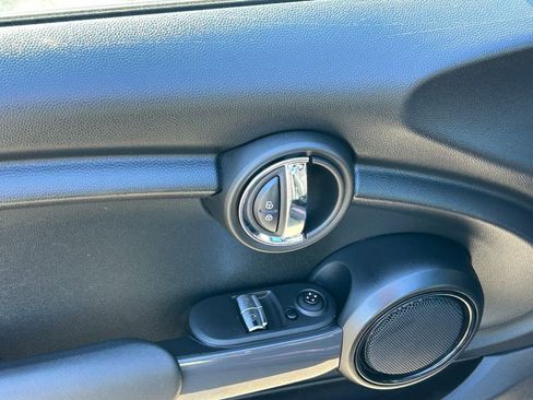 Used 2022 MINI Cooper 2-Door Hardtop image 12