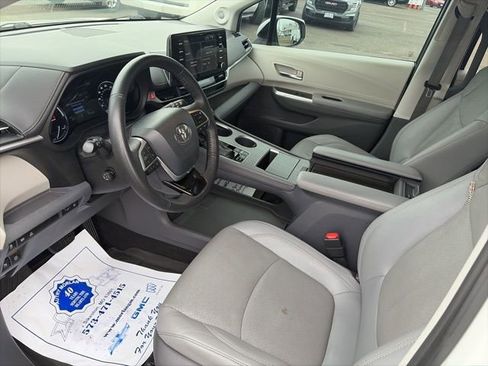 Used 2021 Toyota Sienna Limited w/ Outdoor Package (TMS) image 15