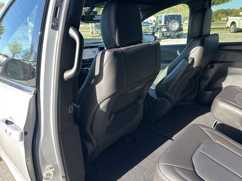 New 2026 Chrysler Pacifica Select image 39
