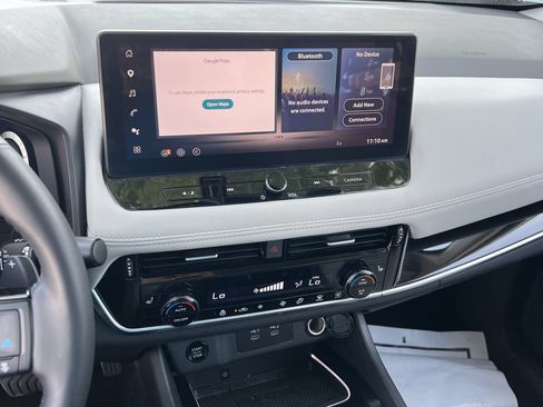 Certified 2025 Nissan Rogue SL FWD image 14