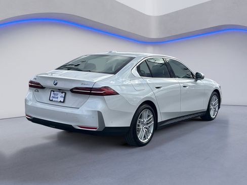 Used 2025 BMW 530i xDrive image 11