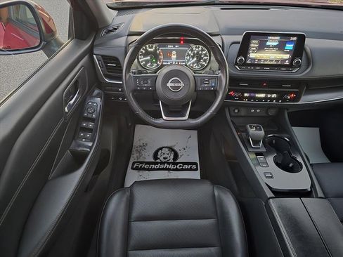 Used 2024 Nissan Rogue SV w/ SV Premium Package image 3