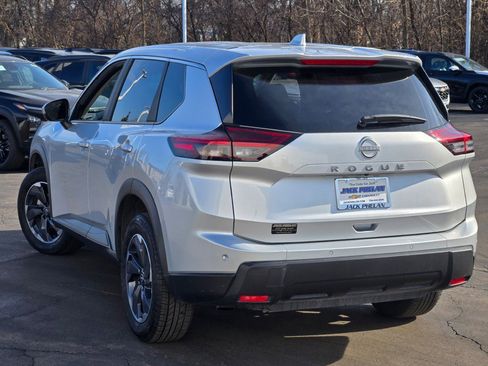 Used 2025 Nissan Rogue SV image 14