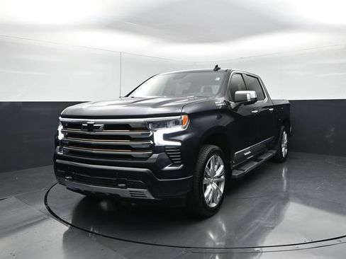 Used 2022 Chevrolet Silverado 1500 High Country w/ Technology Package AWD/4WD image 4