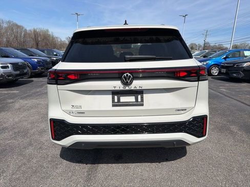 New 2026 Volkswagen Tiguan SEL R-Line image 2