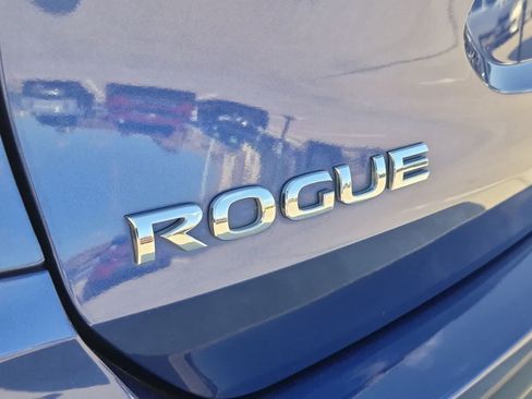 Used 2020 Nissan Rogue SV FWD image 12