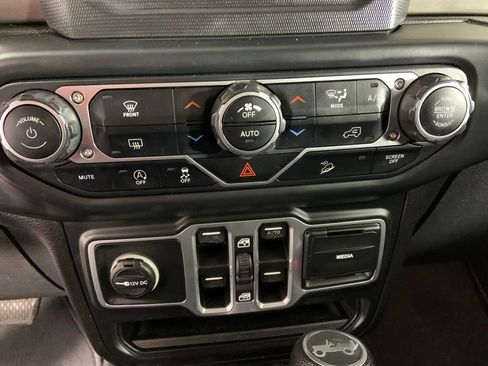 Used 2018 Jeep Wrangler Unlimited Sport S image 26