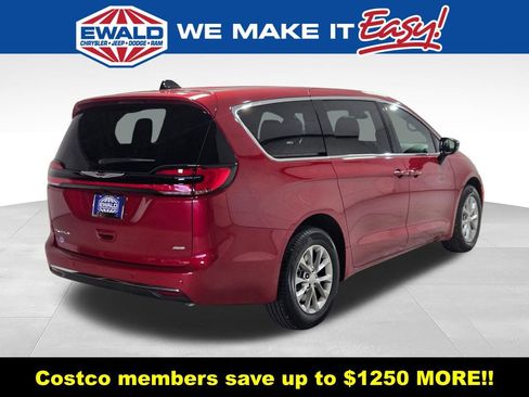 New 2026 Chrysler Pacifica Select AWD/4WD image 19
