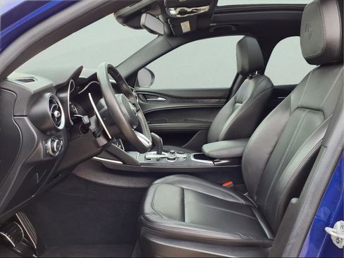Used 2023 Alfa Romeo Stelvio Sprint image 11