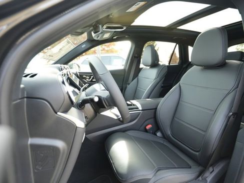 Used 2026 Mercedes-Benz GLC 300 4MATIC image 35