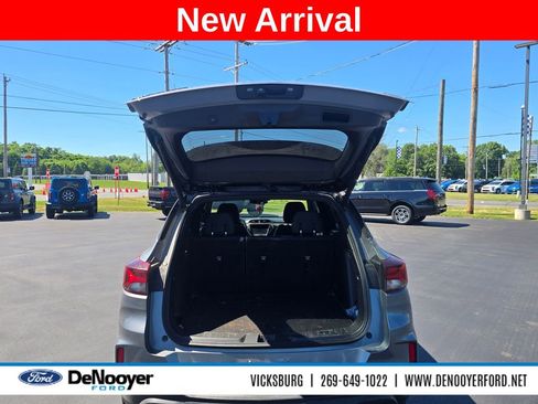 Used 2021 Chevrolet TrailBlazer RS w/ Sun and Liftgate Package AWD/4WD image 8