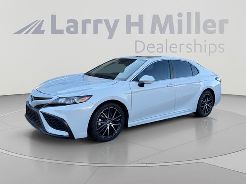 Used 2023 Toyota Camry SE w/ Audio Upgrade Package FWD image 1