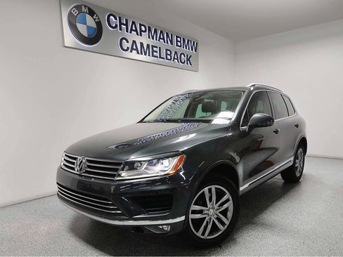 Used 2016 Volkswagen Touareg Sport image 1