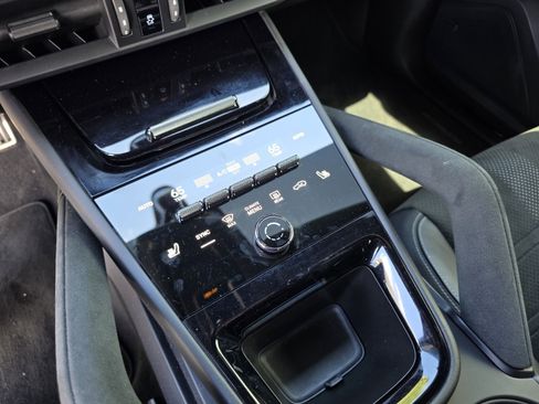 Used 2024 Porsche Cayenne Turbo GT image 23