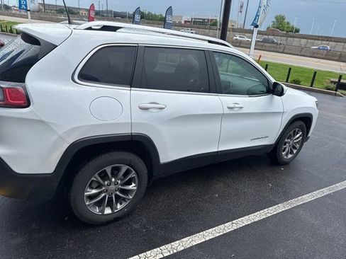 Used 2020 Jeep Cherokee Latitude Plus w/ Cold Weather Group FWD image 3