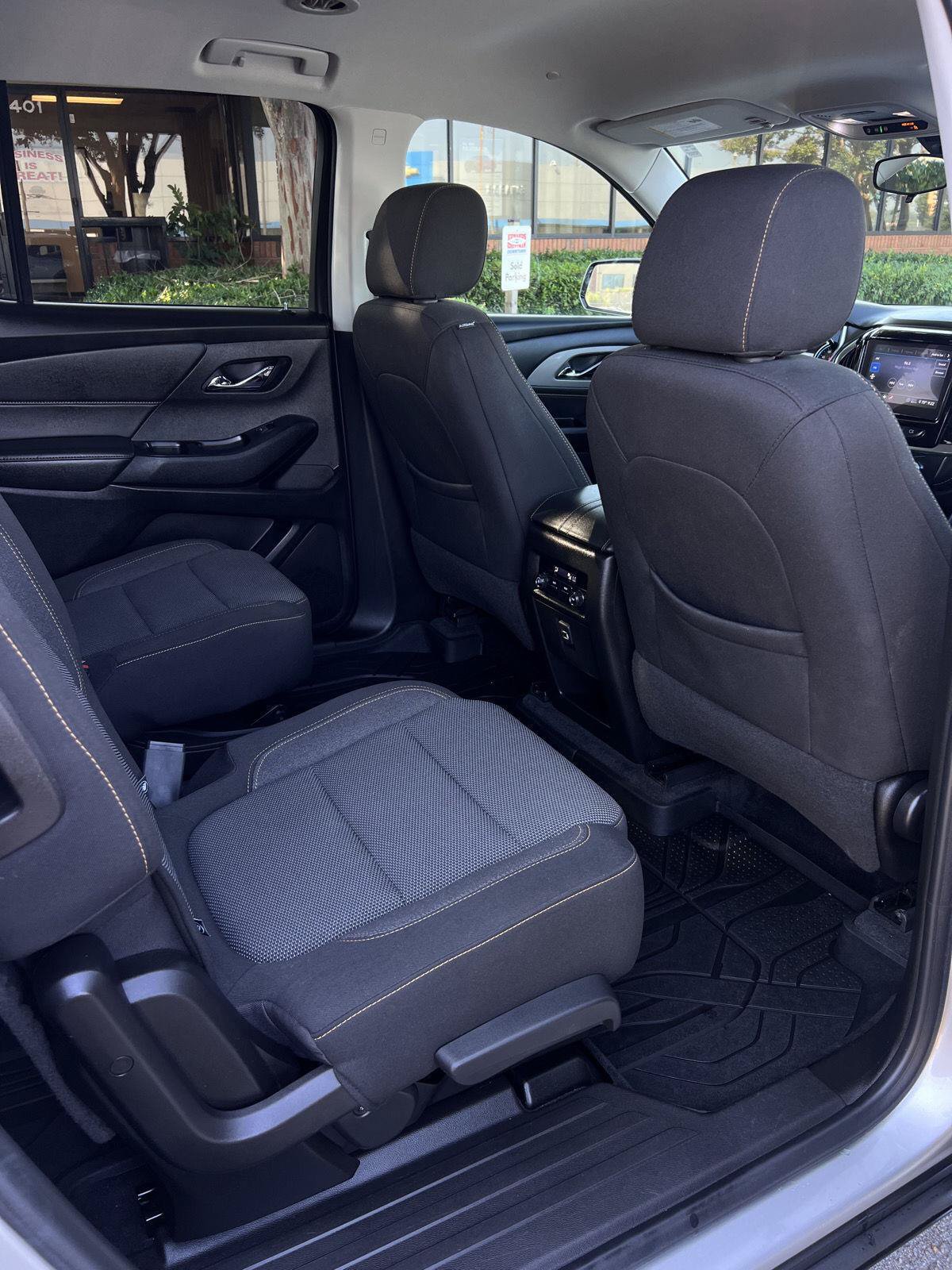 Used 2020 Chevrolet Traverse LT FWD image 23