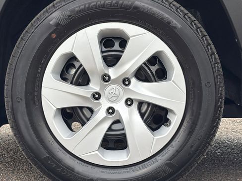 Certified 2025 Toyota RAV4 LE image 25