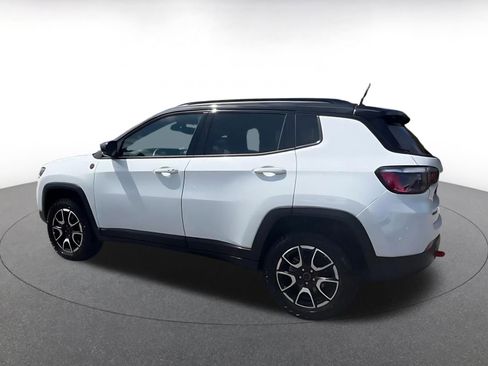 Used 2025 Jeep Compass Trailhawk AWD/4WD image 10