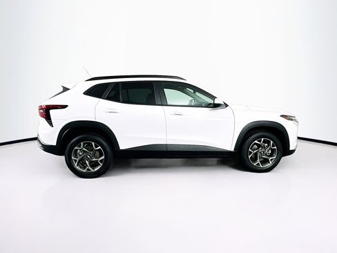 Used 2025 Chevrolet Trax LT w/ LT Convenience Package FWD image 10