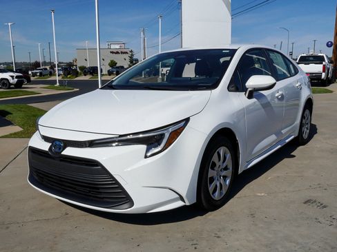 Certified 2024 Toyota Corolla LE FWD image 4