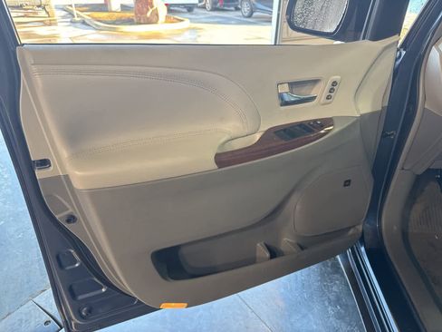Used 2013 Toyota Sienna Limited image 20