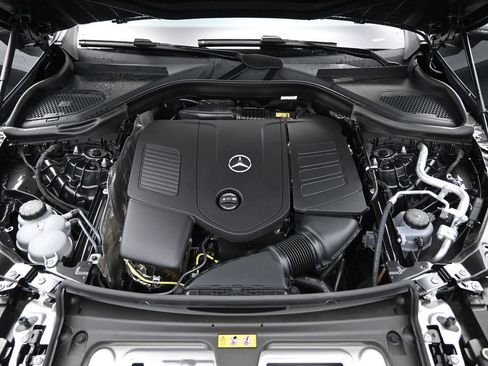 Used 2025 Mercedes-Benz GLC 300 4MATIC image 35