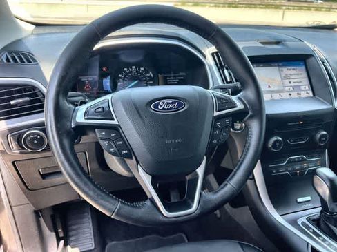 Used 2016 Ford Edge SEL w/ Equipment Group 201A FWD image 17