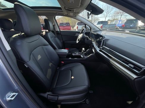 Used 2025 Kia Sportage EX w/ Premium Package image 33