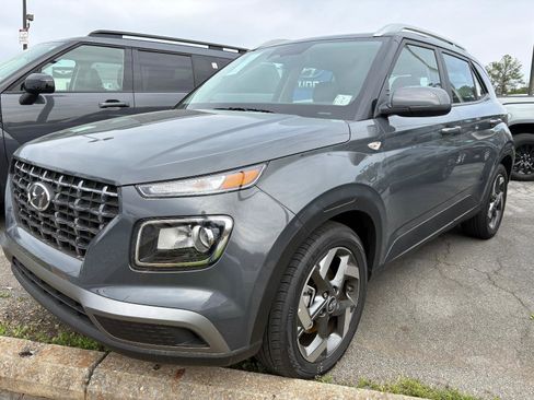 Certified 2025 Hyundai Venue SEL image 1