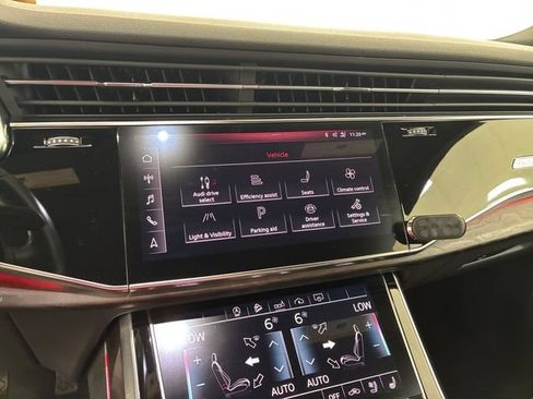 Used 2019 Audi Q8 Premium Plus w/ Premium Plus AWD/4WD image 26