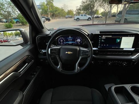 Used 2025 Chevrolet Silverado 1500 LT image 11