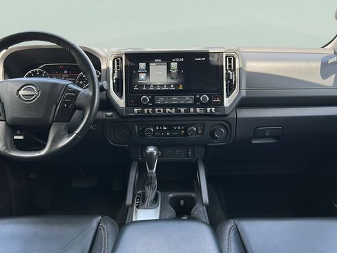 Used 2025 Nissan Frontier SL RWD image 17