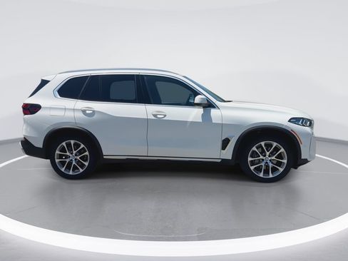 Used 2024 BMW X5 xDrive40i w/ Premium Package AWD/4WD image 9